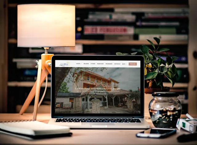 La Riva Hotel Siófok – Weblap, 2024